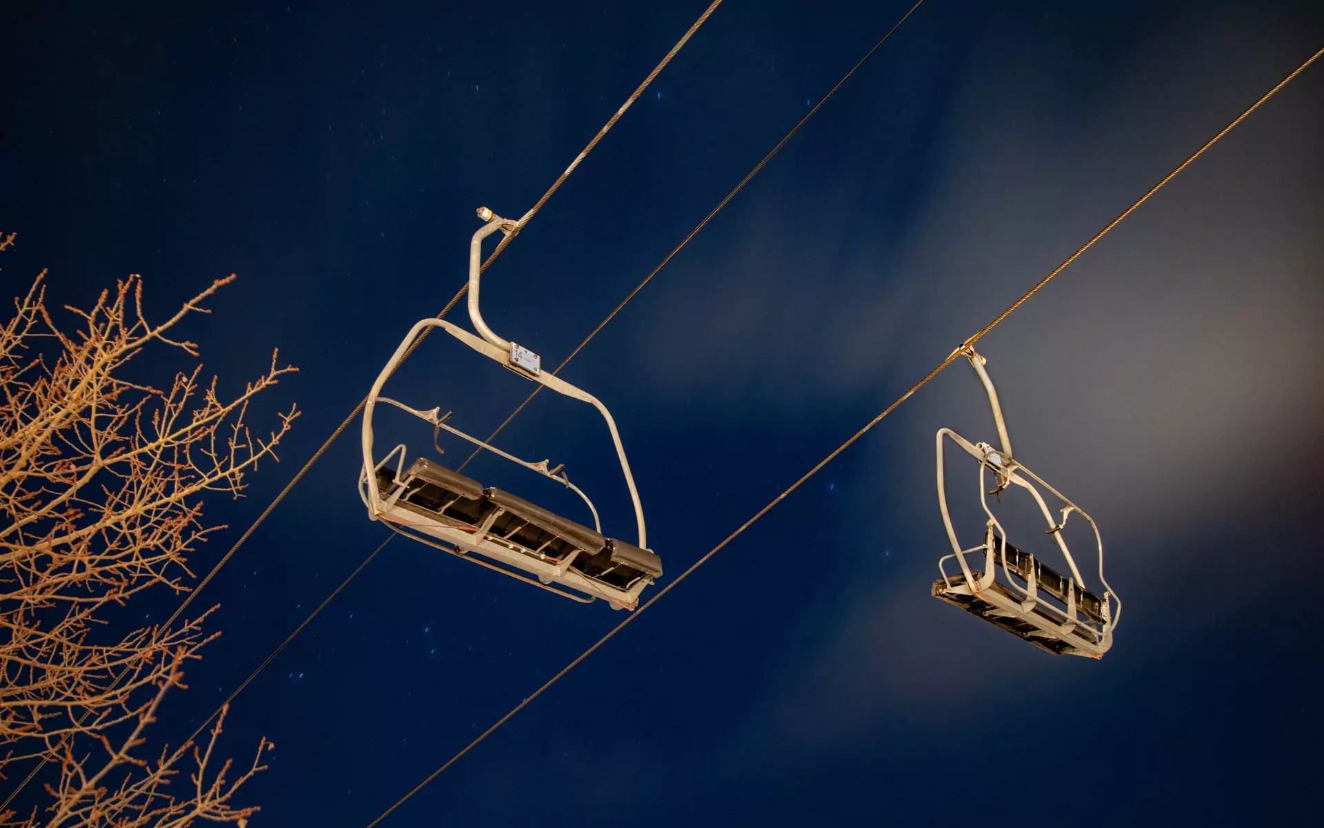 After a day on the slopes, you may be wondering what there is to do for the rest of the evening. Well, don't use up all of your energy, & leave the slopes early enough to get in a short nap - you will need all of the energy you can muster for the Aspen nightlife. Aspen Nightlife