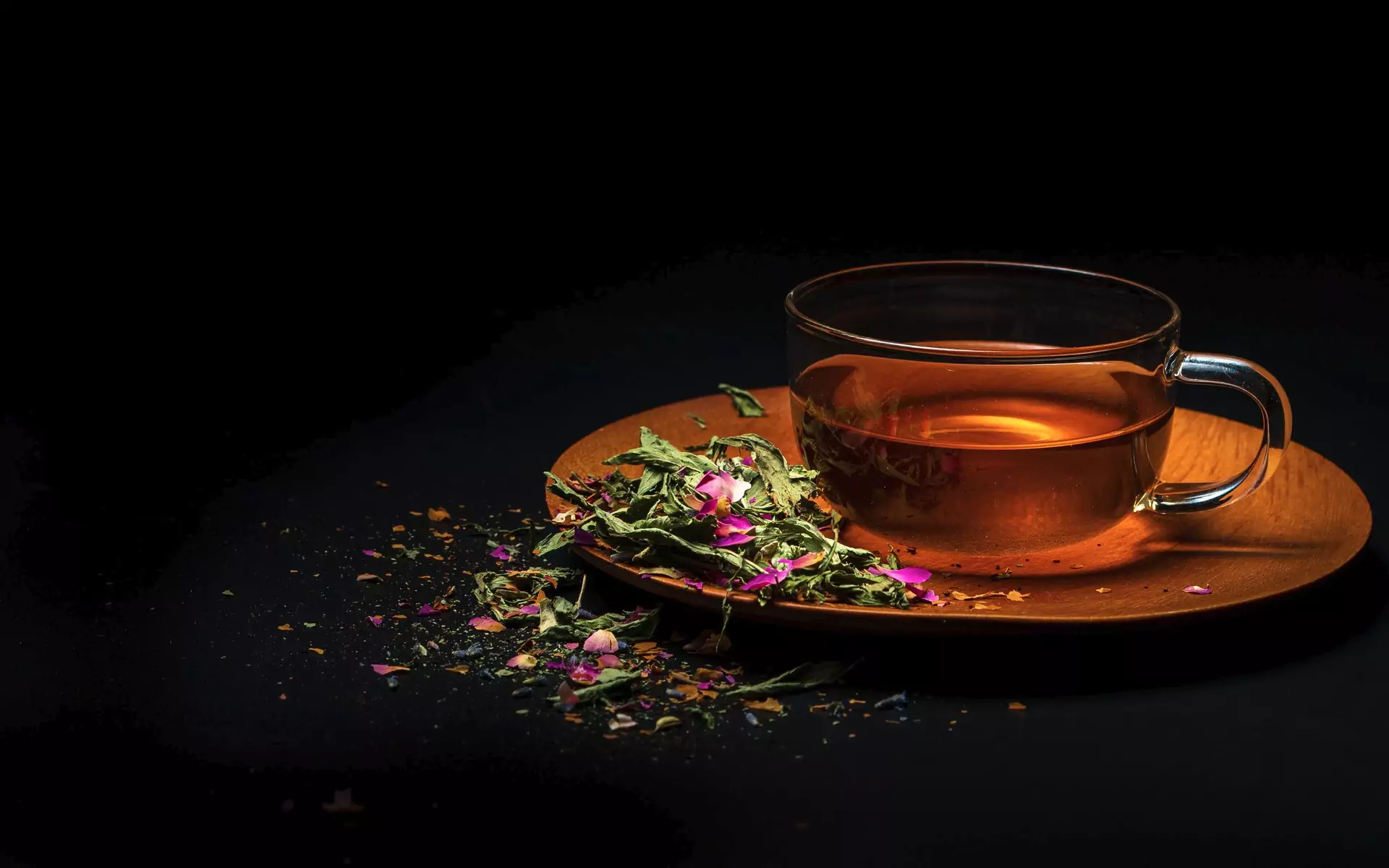 Making tea is a delicate art. Not everybody knows how to make tea the right way. Some learn by trial and error; some use tea-making books; while some never learn at all. Tea